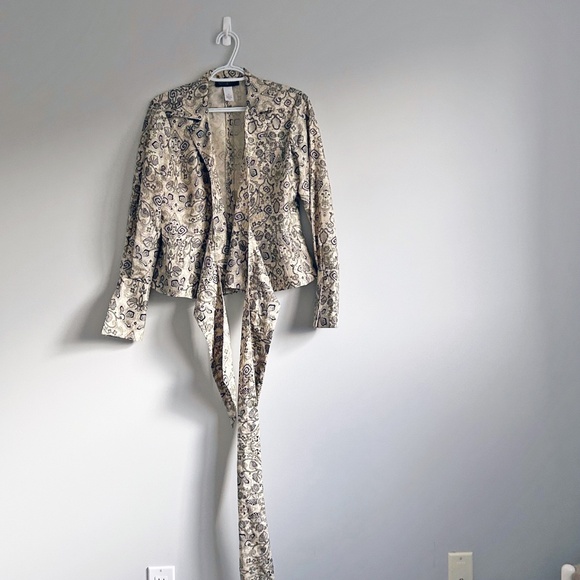 Jones New York wraparound Silk blouse, black and beige, long sleeve, size 10P - Picture 14 of 16